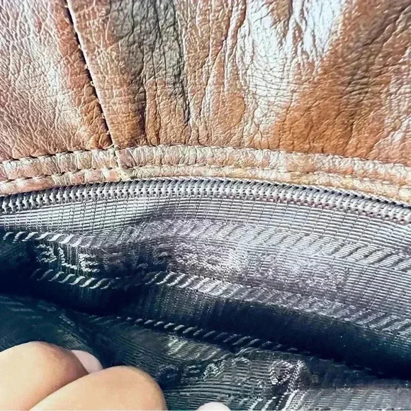 BAG Cobbler Legend Leather  Crossbody Bag brown Single Tab Zip Closure - Picture 7 of 16